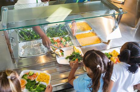 Francia: Escuelas ofrecerán al menos un almuerzo sin carne por semana