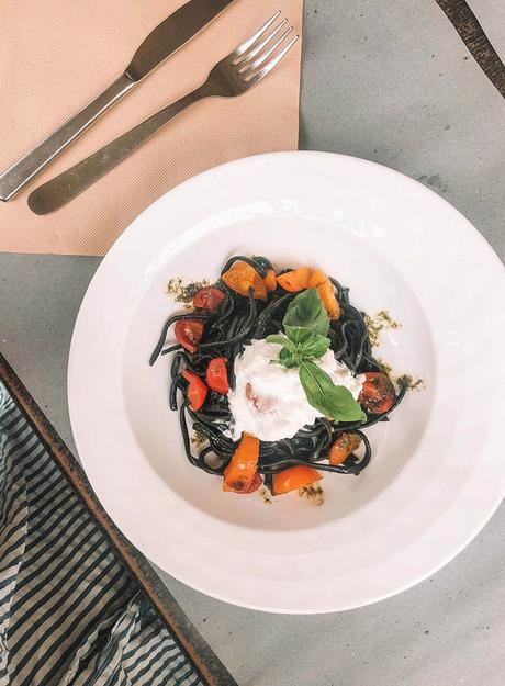1squid-ink-pasta-italy ▷ La guía definitiva para comer como local en Italia