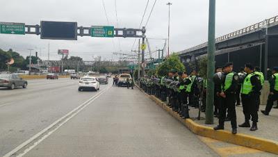 PRELUDIO DE FIESTAS PATRIAS BAJO PROTESTA DEL PUEBLO UNIFORMADO