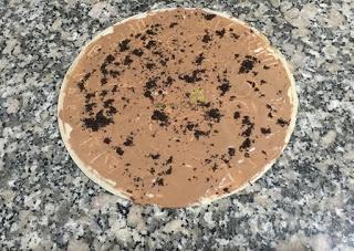 TARTA DE OBLEAS Y CREMA DE CACAO CON GALLETAS OREO( TARTA HUESITOS)