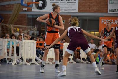 Galería de escenas del AE Boet Mataró-Bàsquet Femení Sant Adrià (fase previa de la Lliga Catalana de Liga Femenina 2)