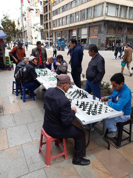 Para que quiero pies, si tengo alas para volar.....