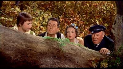 Pero... ¿quién mató a Harry? + Del color de la leche + La leyenda de la isla sin voz + Versiones