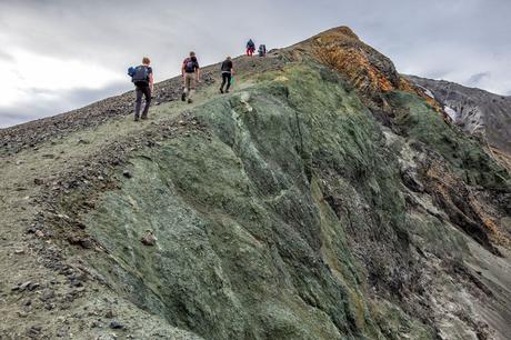Blahnukur-First-Climb.jpg.optimal ▷ Cómo ir de excursión al monte. Blahnúkúr (el Pico Azul) en Landmannalaugar, Islandia