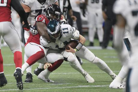 Los Falcons sorprenden a los Eagles y consiguen el primer triunfo de 2019