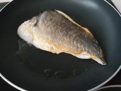 DORADA A LA ESPALDA DORADA A LA ESPALDA