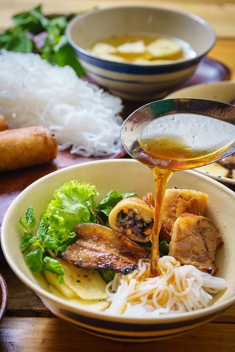 bun-cha-noodle-dish-vietnamese ▷ 10 alimentos locales para probar en Vietnam