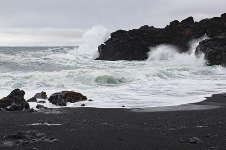 ▷ Península de Reykjanes en Islandia: cosas que hacer, itinerario, mapa y consejos prácticos Big-waves-on-a-black-sand-beach-at-Selatangar-on-Reykjanes-Peninsula-in-Iceland.jpg.optimal ▷ Península de Reykjanes en Islandia: cosas que hacer, itinerario, mapa y consejos prácticos