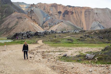 ▷ monte Brennisteinsalda: senderismo por la ola de azufre en Landmannalaugar, Islandia Hike-through-Laugarhaun.jpg.optimal ▷ monte Brennisteinsalda: senderismo por la ola de azufre en Landmannalaugar, Islandia