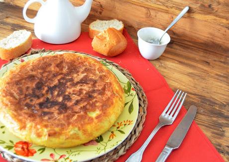 TORTILLA DE PATATAS CON GULAS Y ALIOLI recetas de tortillas, recetas tortillas, tortilla de patata, tortilla de patatas, tortilla de patatas con gulas y alioli, tortilla francesa, tortillas, tortillas recetas, las delicias de mayte,