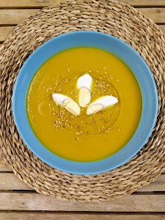 Crema de calabaza con curry y huevo Crema de calabaza con curry y huevo
