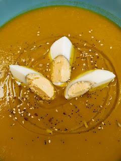 Crema de calabaza con curry y huevo Crema de calabaza con curry y huevo