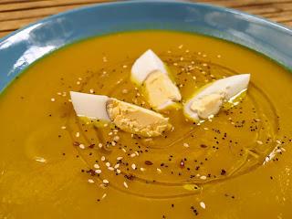 Crema de calabaza con curry y huevo Crema de calabaza con curry y huevo