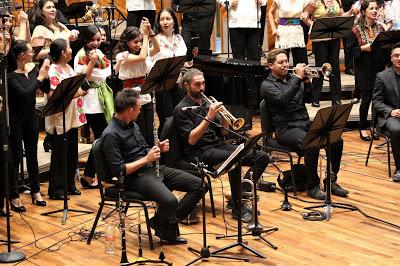 CAUTIVA CORO POLIFÓNICO A MEXIQUENSES CON RITMOS HISPANOAMERICANOS