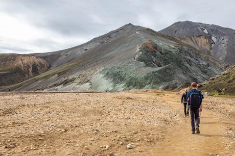 ▷ Caminata por el Loop Blahnúkúr Brennisteinsalda, Landmannalaugar, Islandia Hiking-to-Blahnukur.jpg.optimal ▷ Caminata por el Loop Blahnúkúr Brennisteinsalda, Landmannalaugar, Islandia