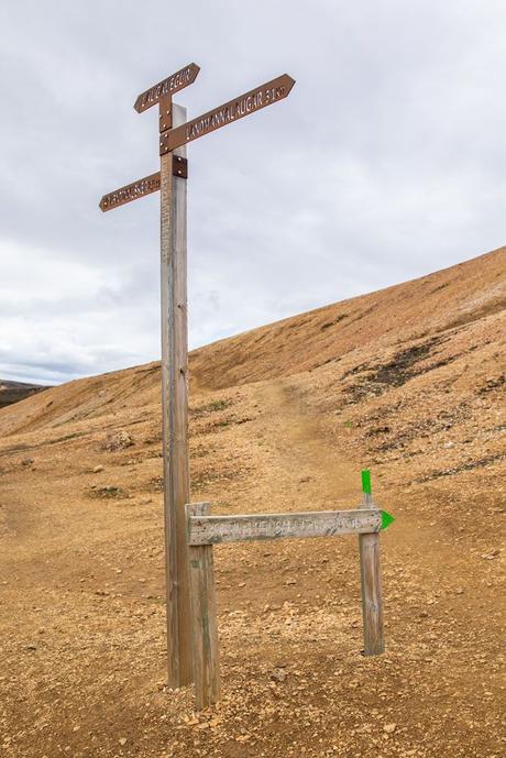 ▷ Caminata por el Loop Blahnúkúr Brennisteinsalda, Landmannalaugar, Islandia Trail-Sign-1.jpg.optimal ▷ Caminata por el Loop Blahnúkúr Brennisteinsalda, Landmannalaugar, Islandia