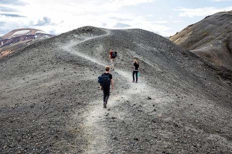 ▷ Caminata por el Loop Blahnúkúr Brennisteinsalda, Landmannalaugar, Islandia On-the-Hiking-Trail.jpg.optimal ▷ Caminata por el Loop Blahnúkúr Brennisteinsalda, Landmannalaugar, Islandia