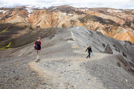 ▷ Caminata por el Loop Blahnúkúr Brennisteinsalda, Landmannalaugar, Islandia On-the-Blahnukur-Trail.jpg.optimal ▷ Caminata por el Loop Blahnúkúr Brennisteinsalda, Landmannalaugar, Islandia