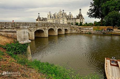 Río, puente y castillo - Fotografía