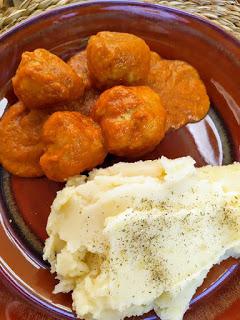 Albóndigas con salsa y puré de patata - Sin Lácteos Albóndigas con salsa y puré de patata - Sin Lácteos