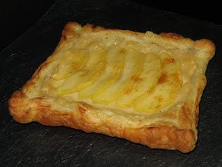 HOJALDRES DE CREMA PASTELERA Y MANZANA