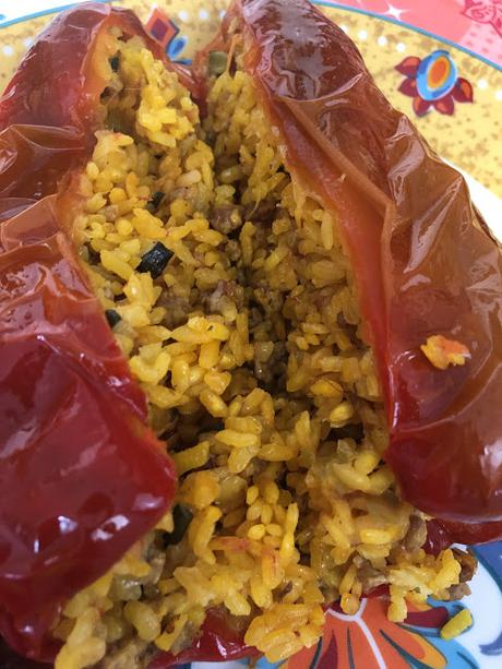 PIMIENTOS RELLENOS DE ARROZ Y VERDURAS PIMIENTOS RELLENOS DE ARROZ Y VERDURAS