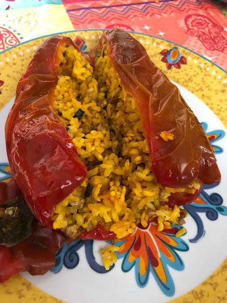 PIMIENTOS RELLENOS DE ARROZ Y VERDURAS PIMIENTOS RELLENOS DE ARROZ Y VERDURAS