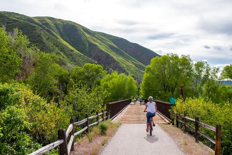 bike-riding-Snowmass-Rio-Grande-trail ▷ Comenta sobre Una visita a Snowmass, Colorado por WINTER VACATIONS | El | Holturkey