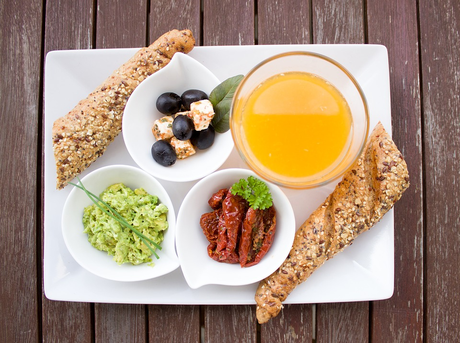 Por qué empezar el día con un desayuno saludable es una buena idea