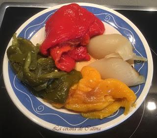 Ensalada de pimientos con chipirones Ensalada de pimientos con chipirones