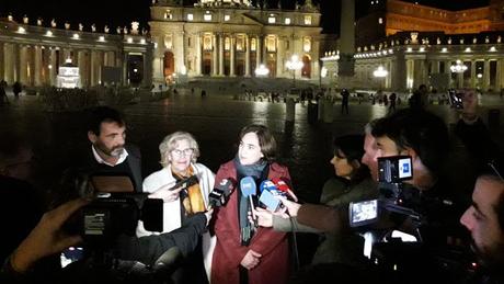 Carmena, Colau y Camps. Los guiñoles globalistas de Bergoglio.