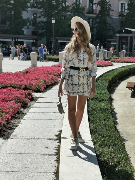 Estampado de cadenas, el print emblema de Versace Estampado de cadenas, el print emblema de Versace