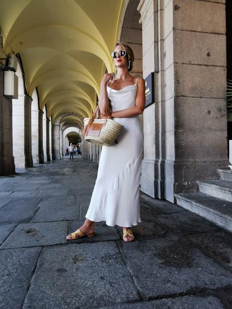 Vestido blanco, un básico en tu armario. Vestido blanco, un básico en tu armario.