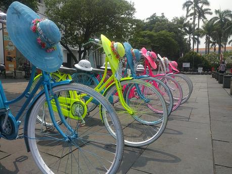 Yakarta. Isla Java. Empiezan las vacaciones Bicicletas en Kota Tua - Yakarta