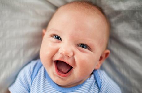 La sonrisa de un bebé y sus secretos