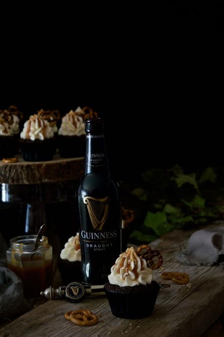 cupcakes-de-chocolate-y-guinness-con-caramelo-salado