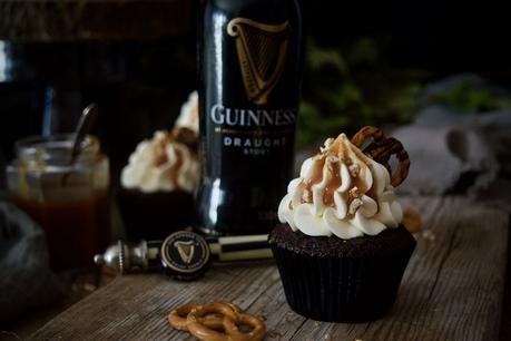 Cupcakes de Chocolate y Guinness de Barril con Caramelo Salado #Asaltablogs {Antojo en tu Cocina} cupcakes-de-chocolate-y-guinness-con-caramelo-salado