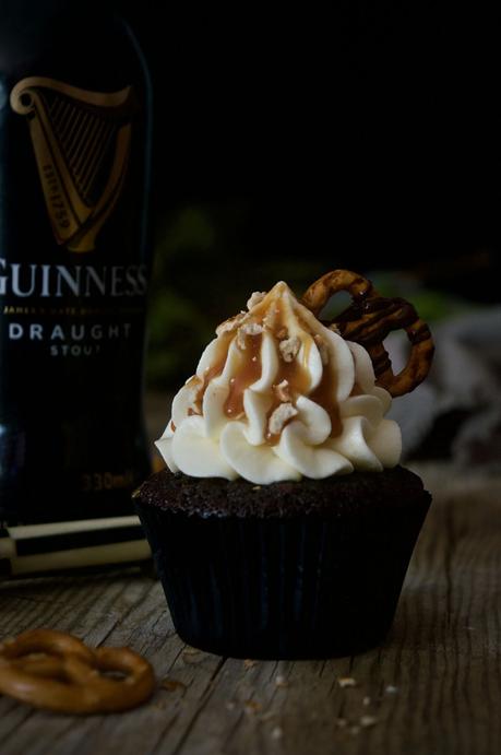 Cupcakes de Chocolate y Guinness de Barril con Caramelo Salado #Asaltablogs {Antojo en tu Cocina} cupcakes-de-chocolate-y-guinness-con-caramelo-salado