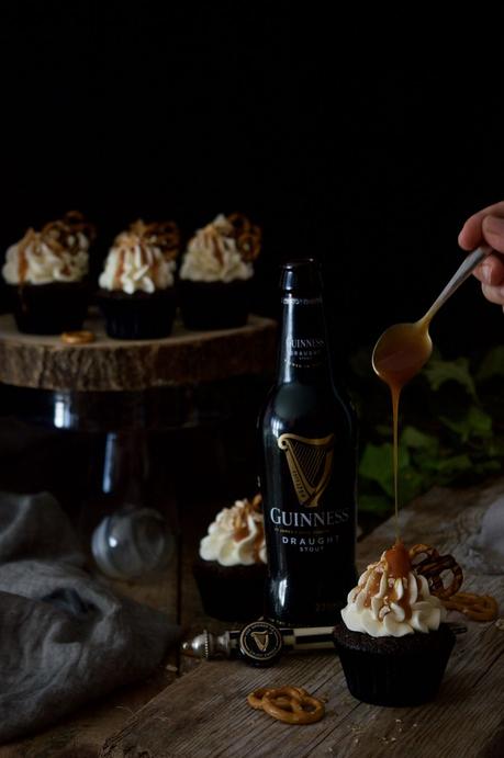 Cupcakes de Chocolate y Guinness de Barril con Caramelo Salado #Asaltablogs {Antojo en tu Cocina} cupcakes-de-chocolate-y-guinness-con-caramelo-salado
