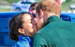 A FALTA DE BESOS... A FALTA DE BESOS...