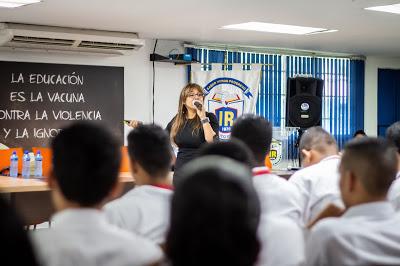 GBM visita colegios técnicos y los lleva a su Data Center