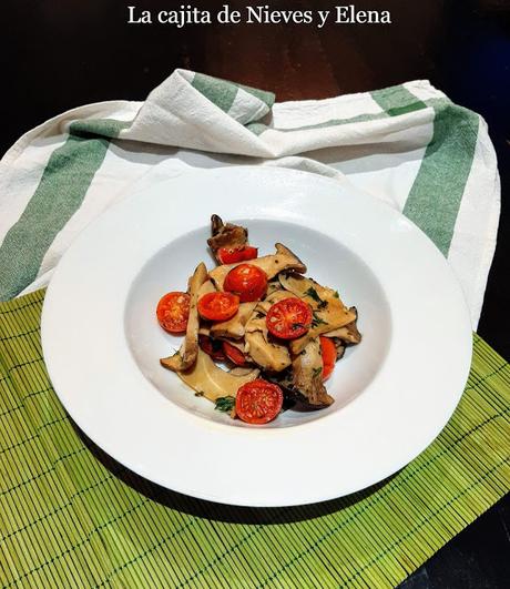 Setas de cardo con tomates cherry Setas de cardo con tomates cherry