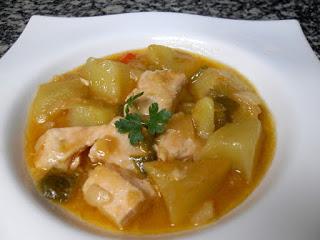 Plato con marmitako de salmón.