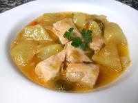 Marmitako de salmón presentado en plato