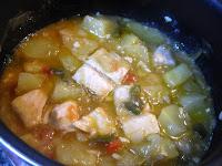 Cazuela de marmitako de salmón.