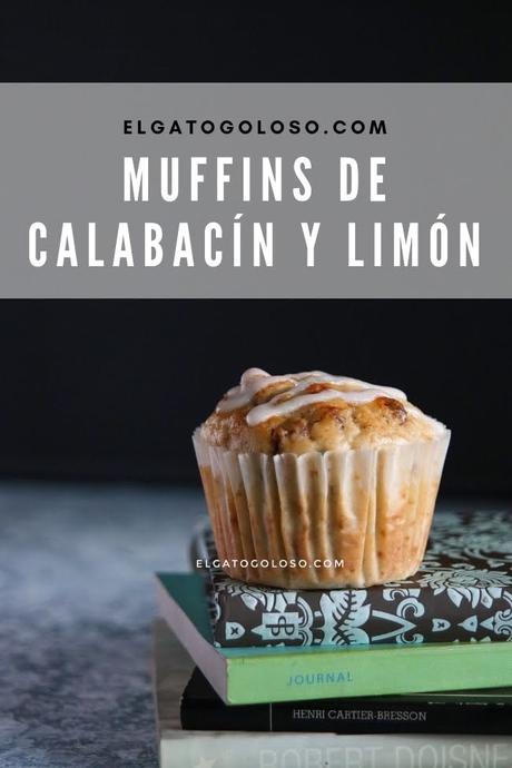 Muffins de calabacín y limón (que todos han estado esperando) Muffins de calabacín y limón perfectos para la merienda, receta vía elgatogoloso.com