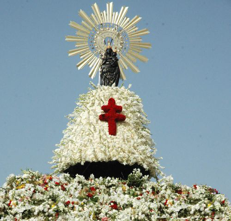 Hoy, doce de octubre, celebramos: El día de la Virgen del Pilar, La Fiesta Nacional española, y el Día de la Hispanidad y la Raza.