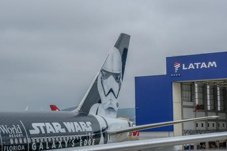 Avión de Star Wars de LATAM Airlines, un Stormtrooper plane Avión de Star Wars de LATAM Airlines, un Stormtrooper plane