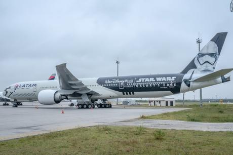 Avión de Star Wars de LATAM Airlines, un Stormtrooper plane Avión de Star Wars de LATAM Airlines, un Stormtrooper plane