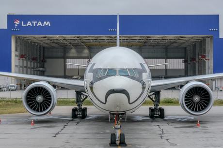 Avión de Star Wars de LATAM Airlines, un Stormtrooper plane Avión de Star Wars de LATAM Airlines, un Stormtrooper plane